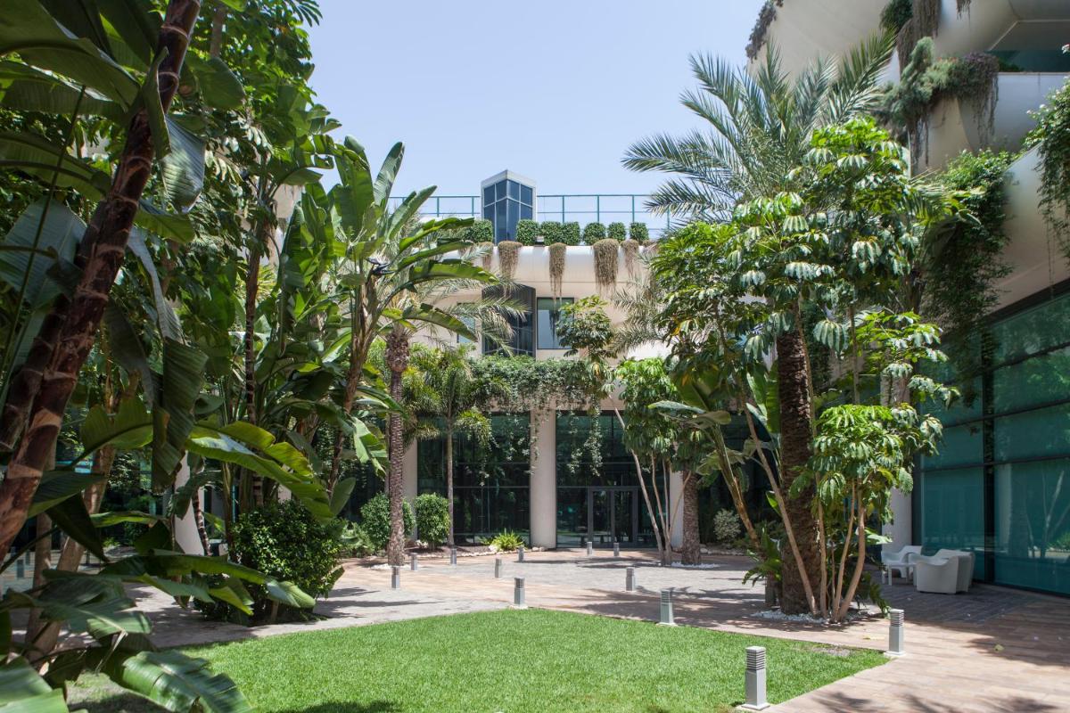 Jardín al aire libre en Hotel Deloix 4* Sup
