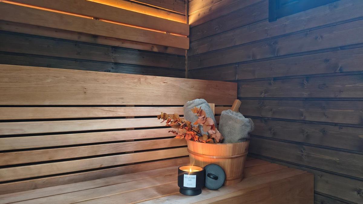 Lapland Landscape Cabin with Nature View, Sauna, Fireplace & Kitchen, Ylläs, Äkäslompolo, Riverside Village - Housity