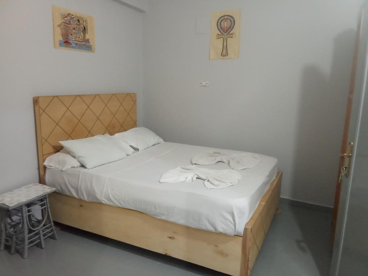 Bob Marley Peace hotel luxor - Hizvo