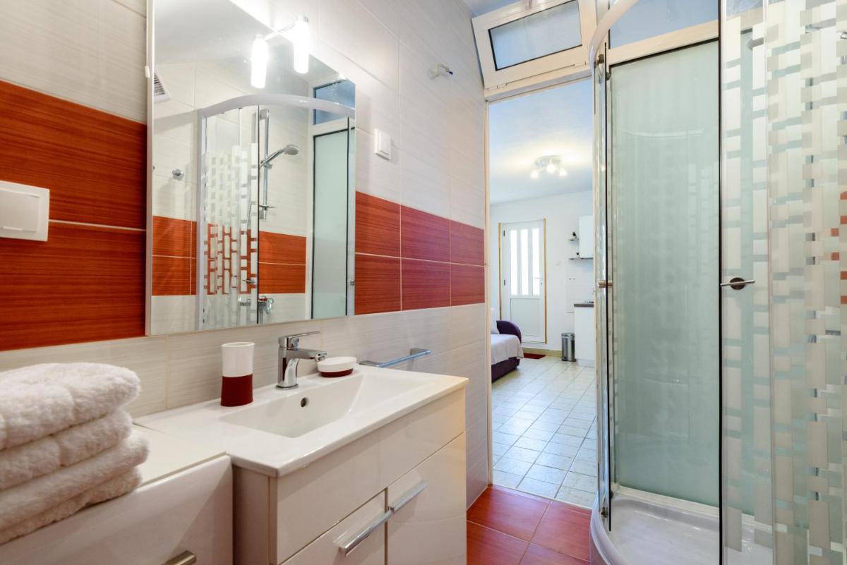 Apartment Mira - Housity