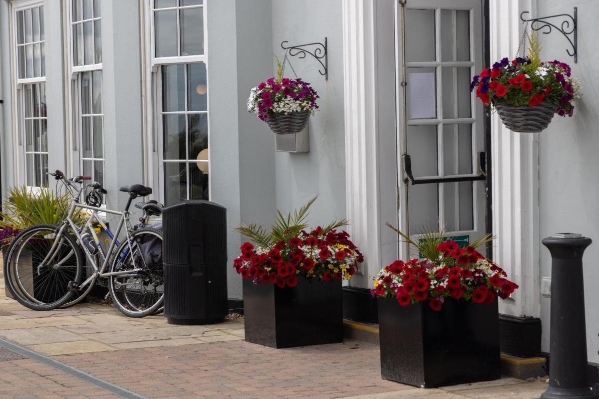 Kingscliff Hotel Holland on Sea - Housity