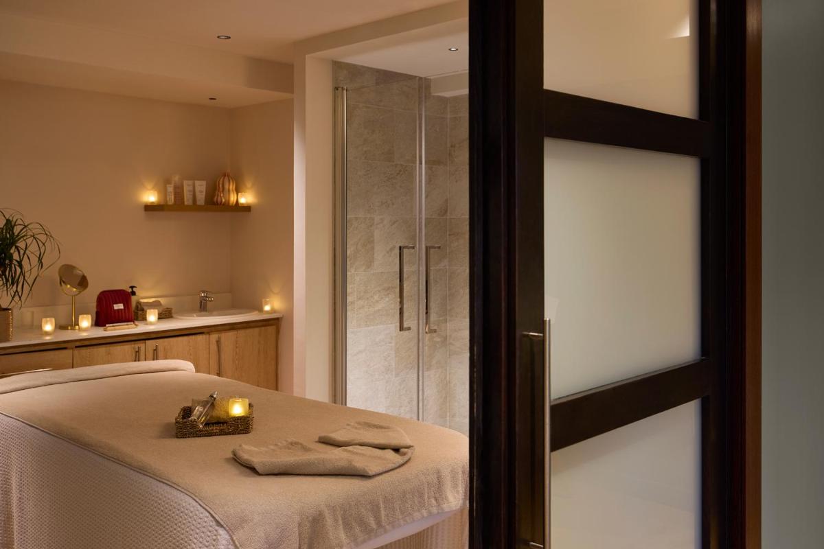 Un ou plusieurs lits dans un hébergement de l'établissement Le Talaia Hôtel & Spa Biarritz - MGallery Collection