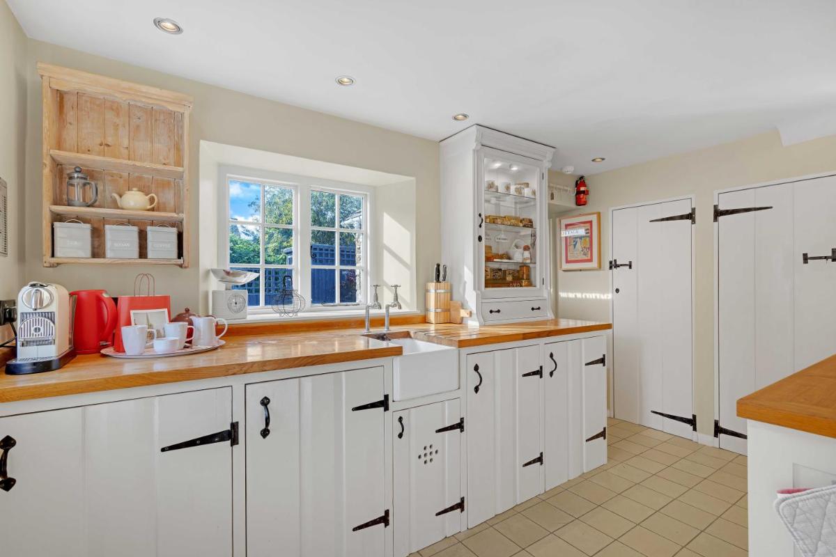 Church Cottage - Housity