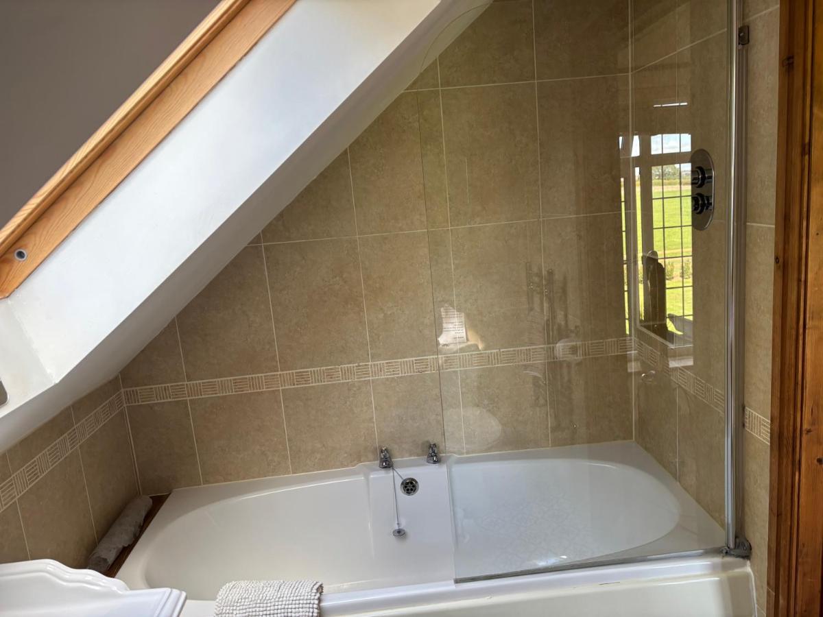 The Field View Retreat at Alveston Pastures just 3 miles from the Town - Housity