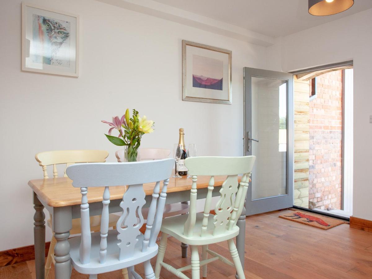 Old Highwood - Piglet Cottage - Housity