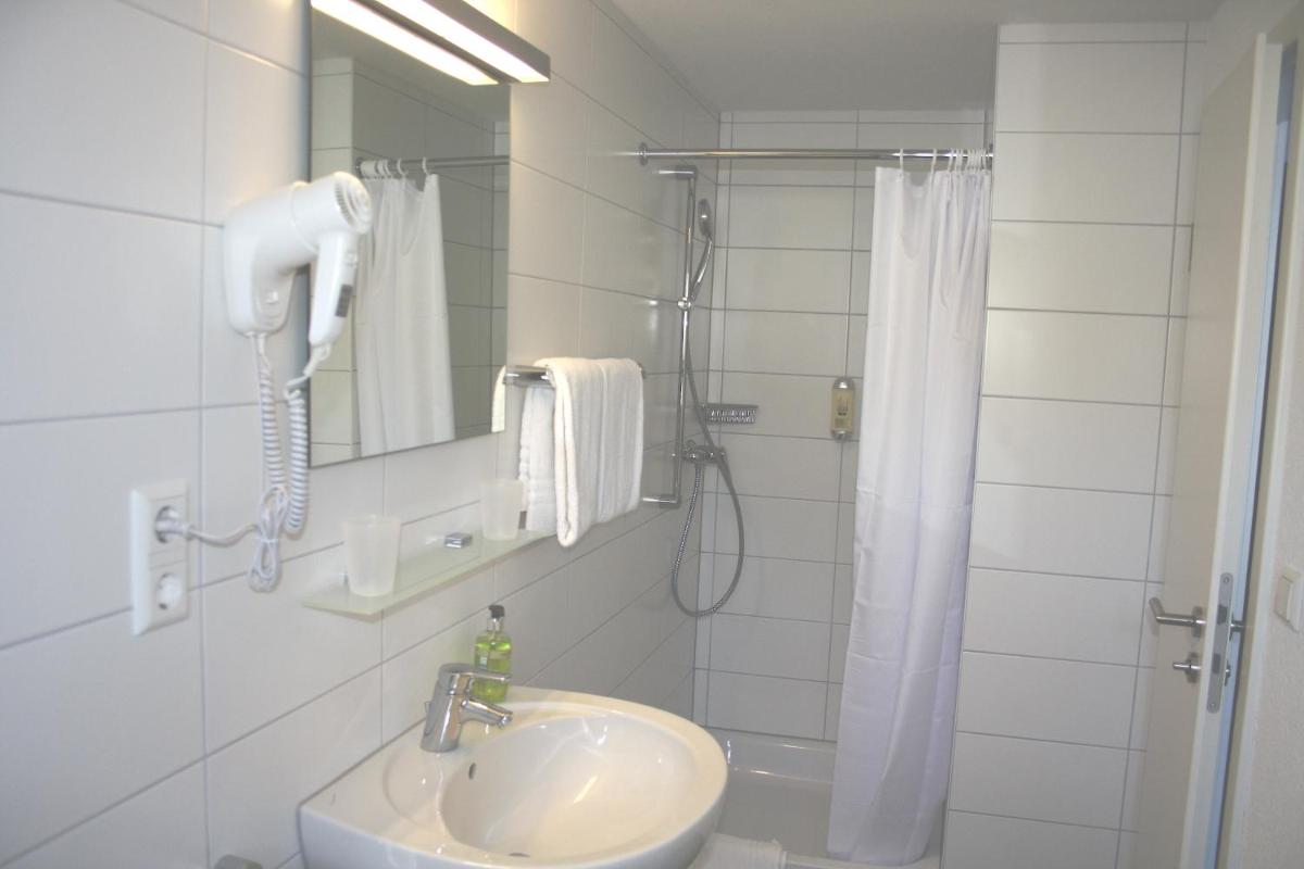 Hotel Bahnhof Jestetten - Housity