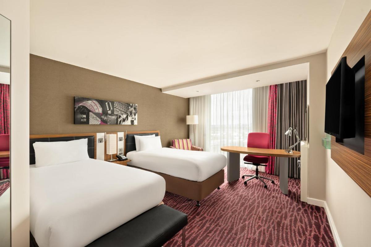 Holiday Inn Manchester-Mediacityuk, an IHG Hotel - Housity