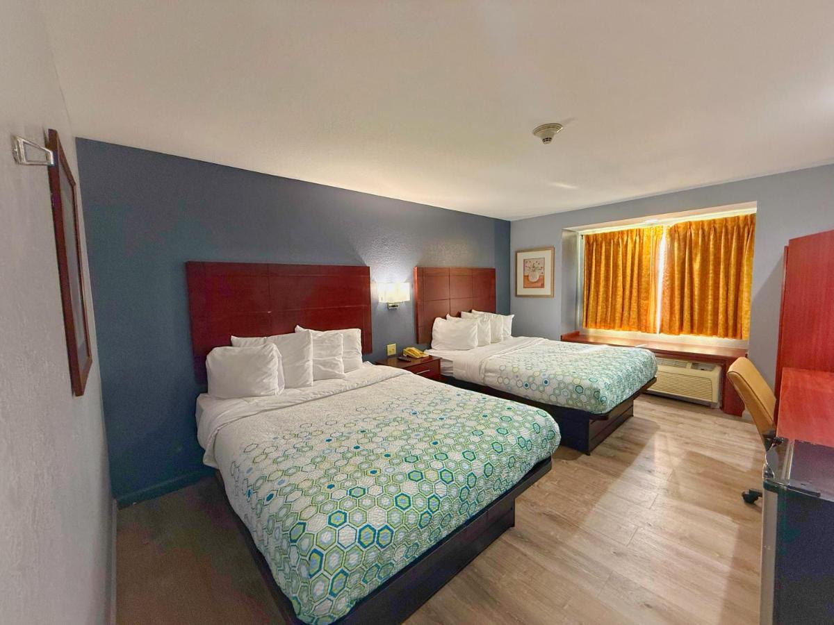 BlissPoint Inn & Suites, Northwood - Housity