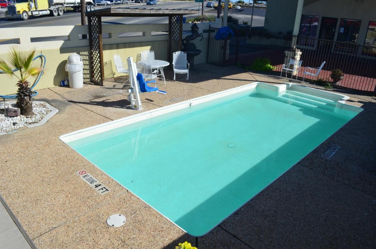 Hill Country Inn - Housity