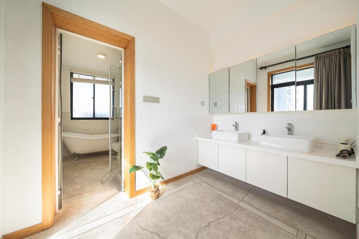 ZHome - HaiQi Garden - Four Bedroom Apartment on the Bund with Bund View - Hizvo
