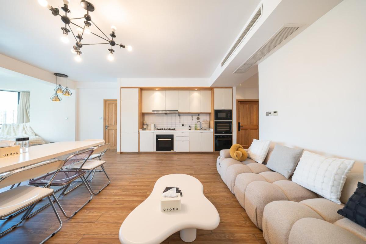 ZHome - HaiQi Garden - Four Bedroom Apartment on the Bund with Bund View - Hizvo