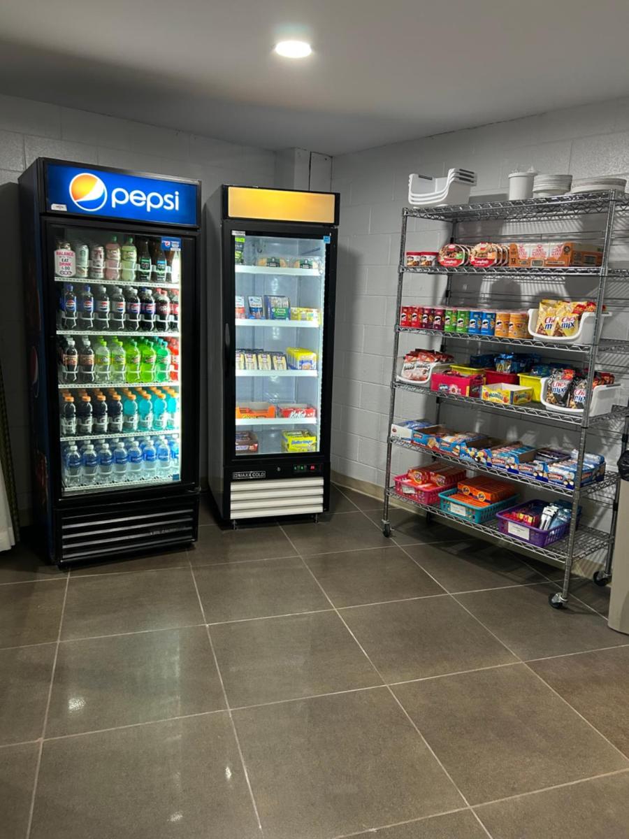 Super 8 by Wyndham Sterling CO - Housity