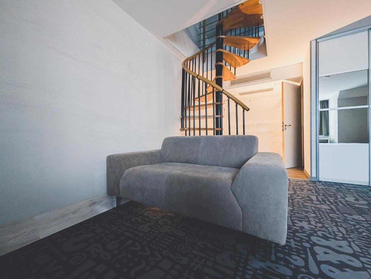Coin salon dans l'établissement Hôtel Le Dormeur