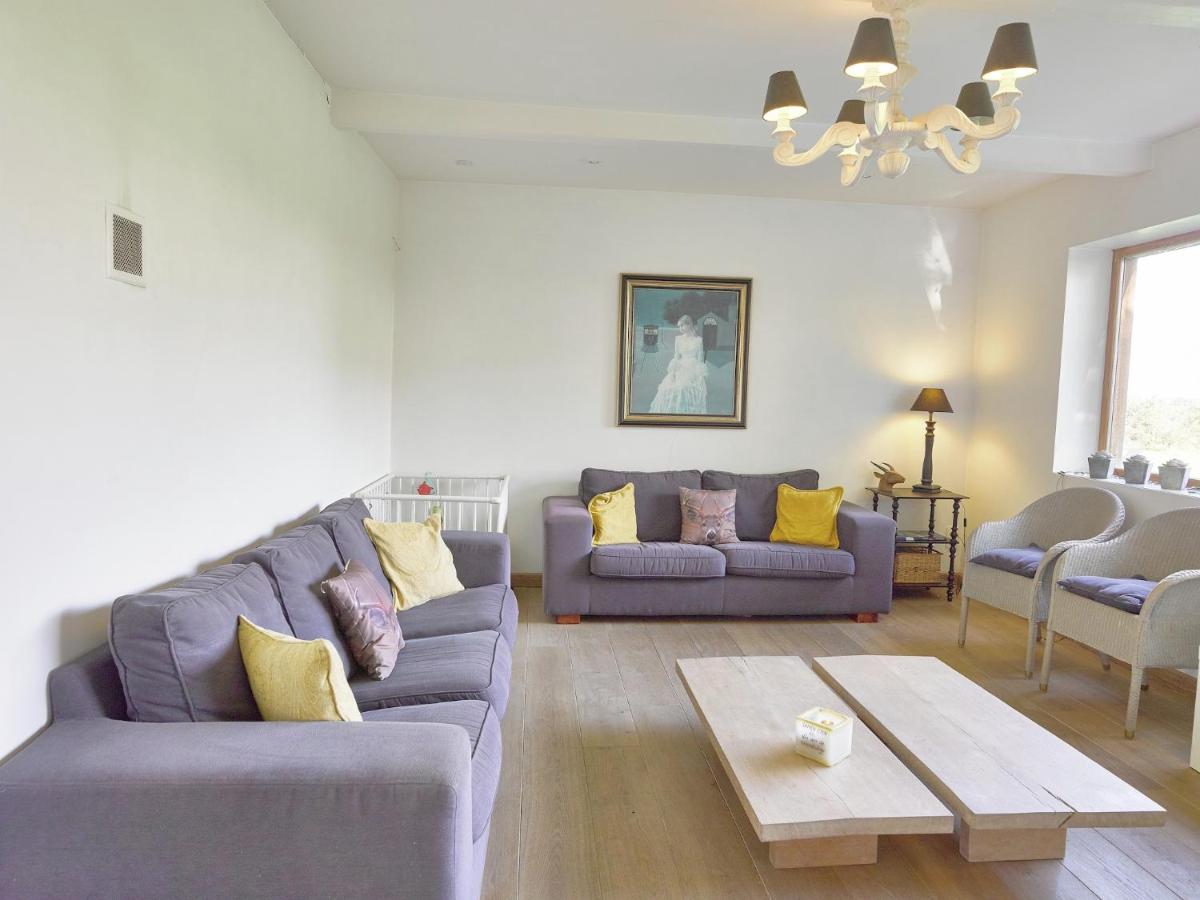 Beautiful mansion with cozy open fireplace nearby the coast - Housity