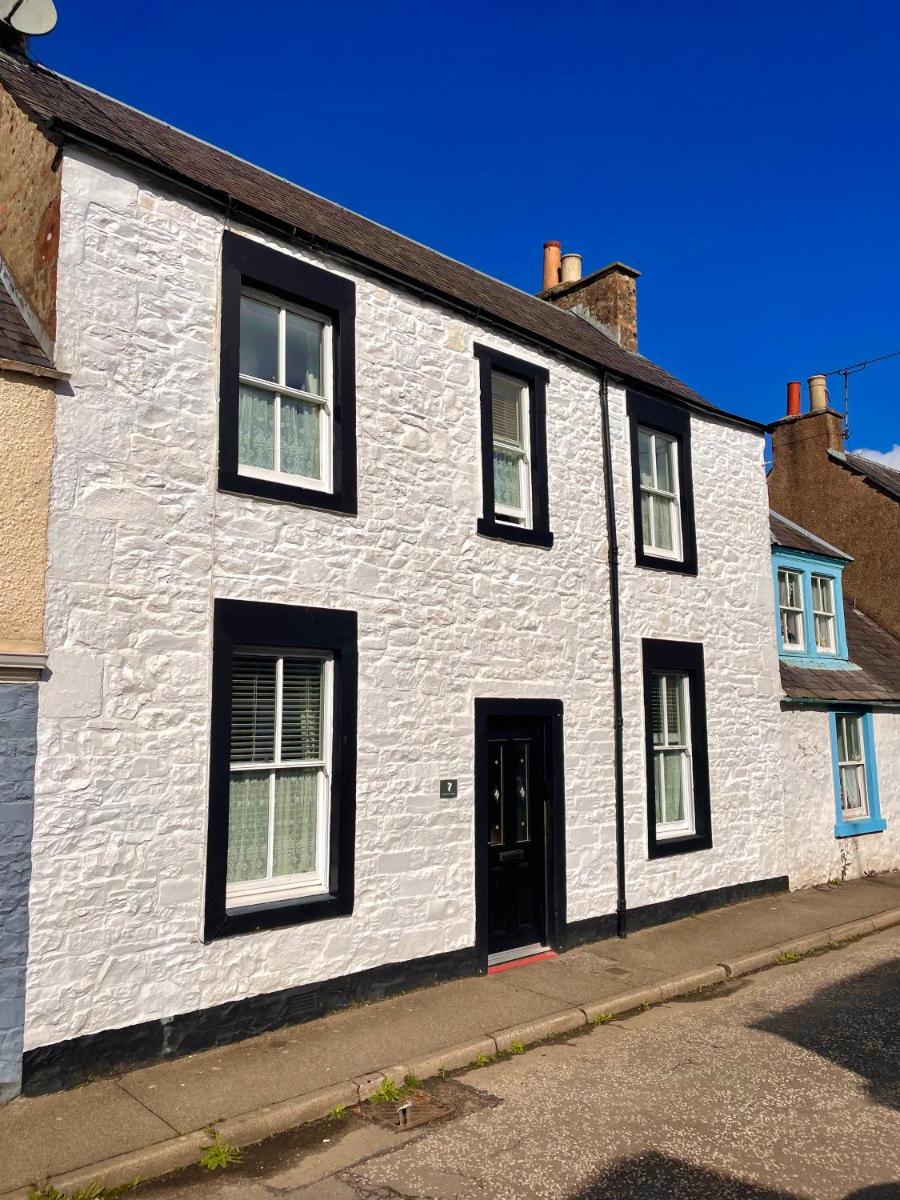 Character cottage in centre of Moffat - Housity