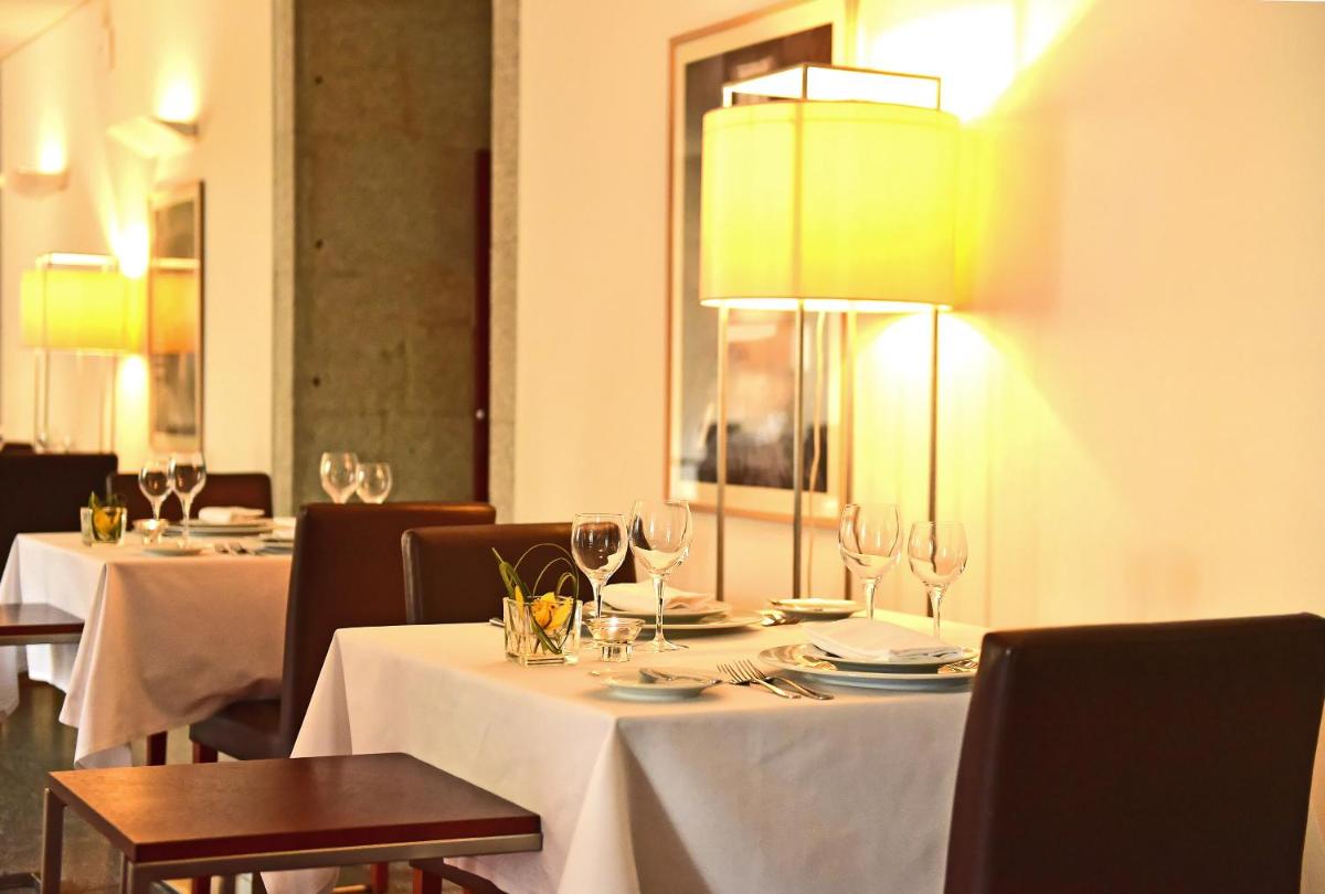 Um restaurante ou outro lugar para comer em Pousada De Viseu