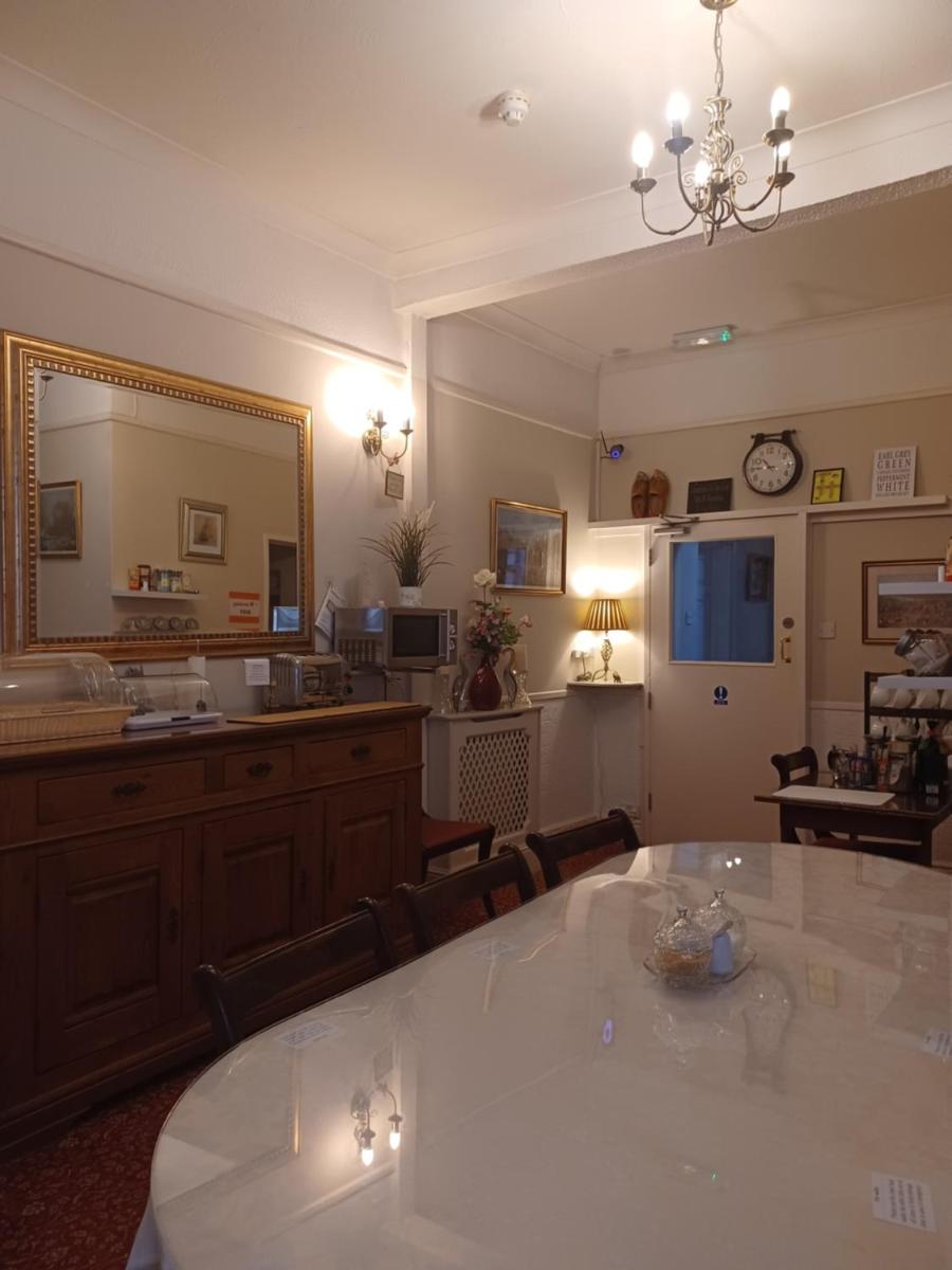 Hunters Lodge Guest House - Housity