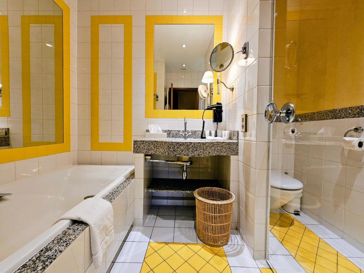 Salle de bains dans l'établissement Hôtel Golf Château de Chailly