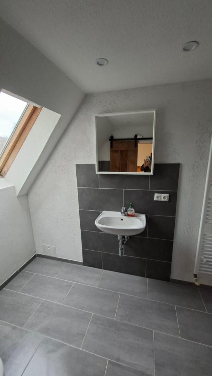 Monteurzimmer möblierte Einzimmer Wohnung mit Bad - Housity