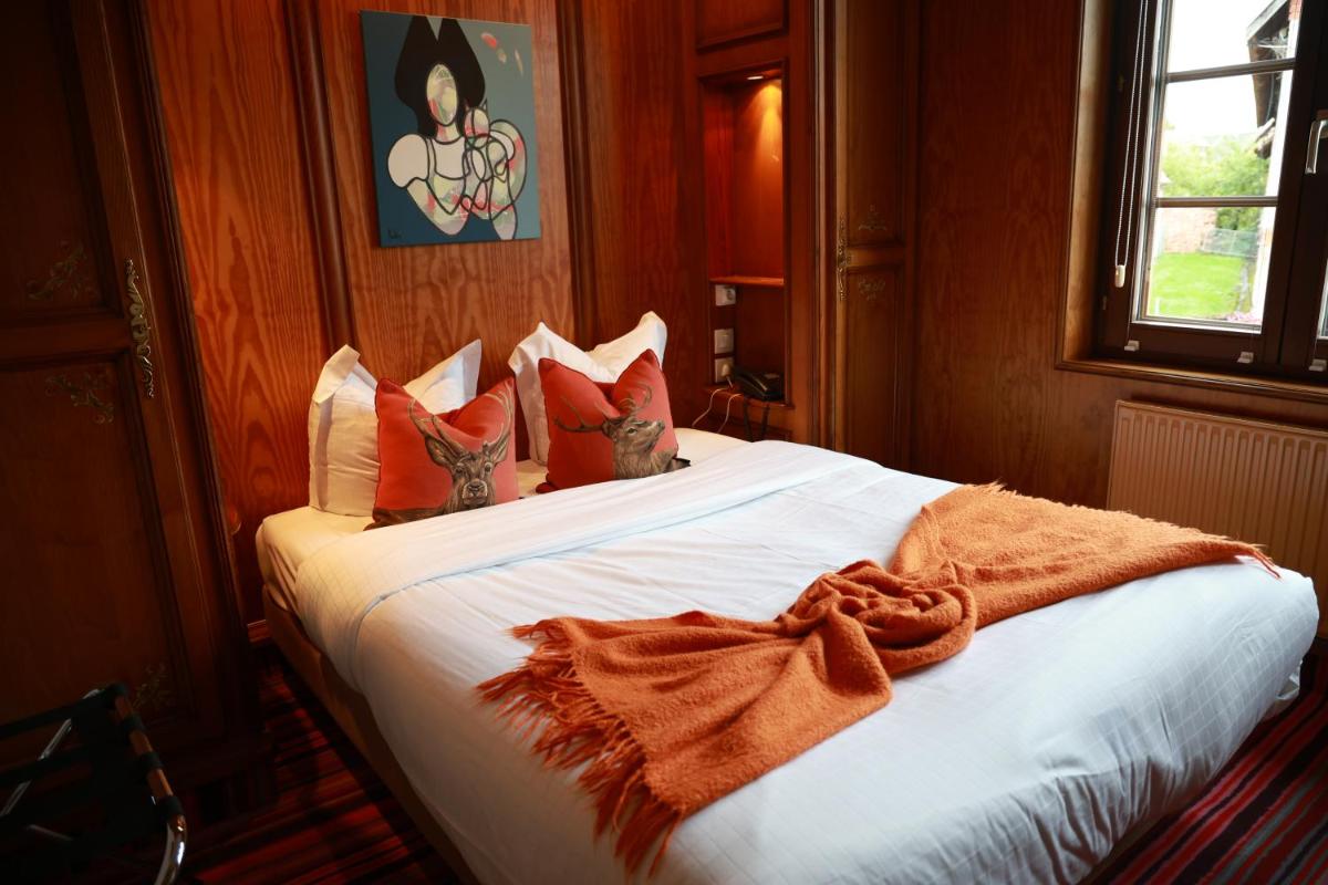 Un ou plusieurs lits dans un hébergement de l'établissement Hotel - Restaurant Le Cerf & Spa