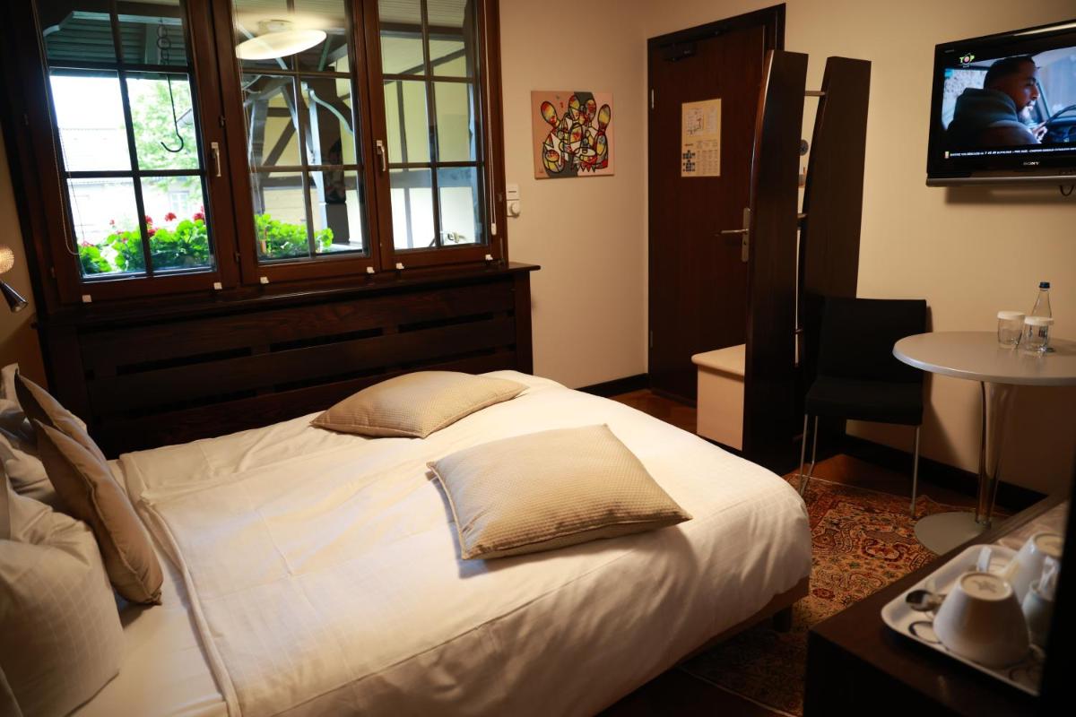 Un ou plusieurs lits dans un hébergement de l'établissement Hotel - Restaurant Le Cerf & Spa
