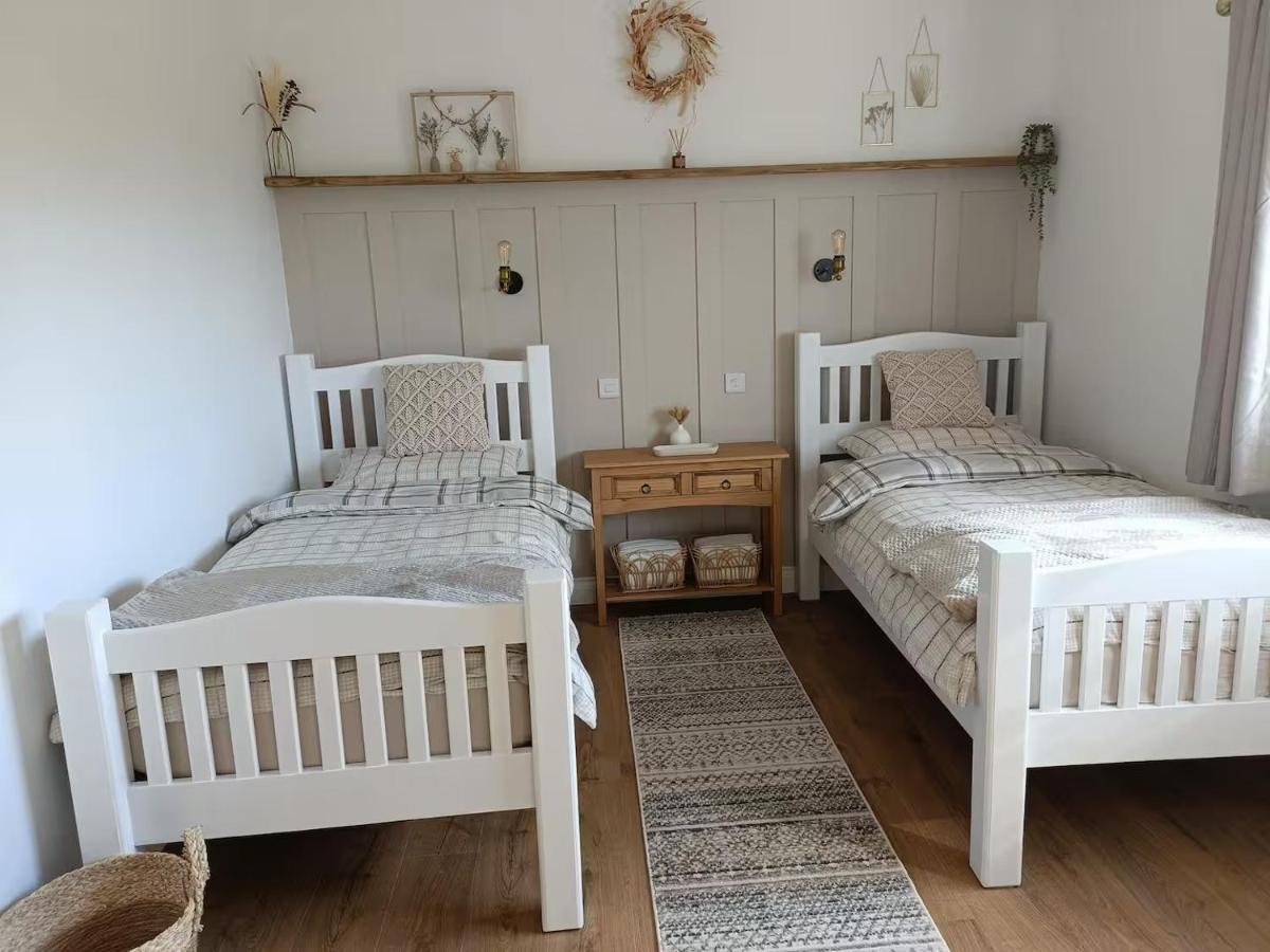 Aberporth 2-Bed Cottage Sleeps 4 & Pet Friendly - Housity