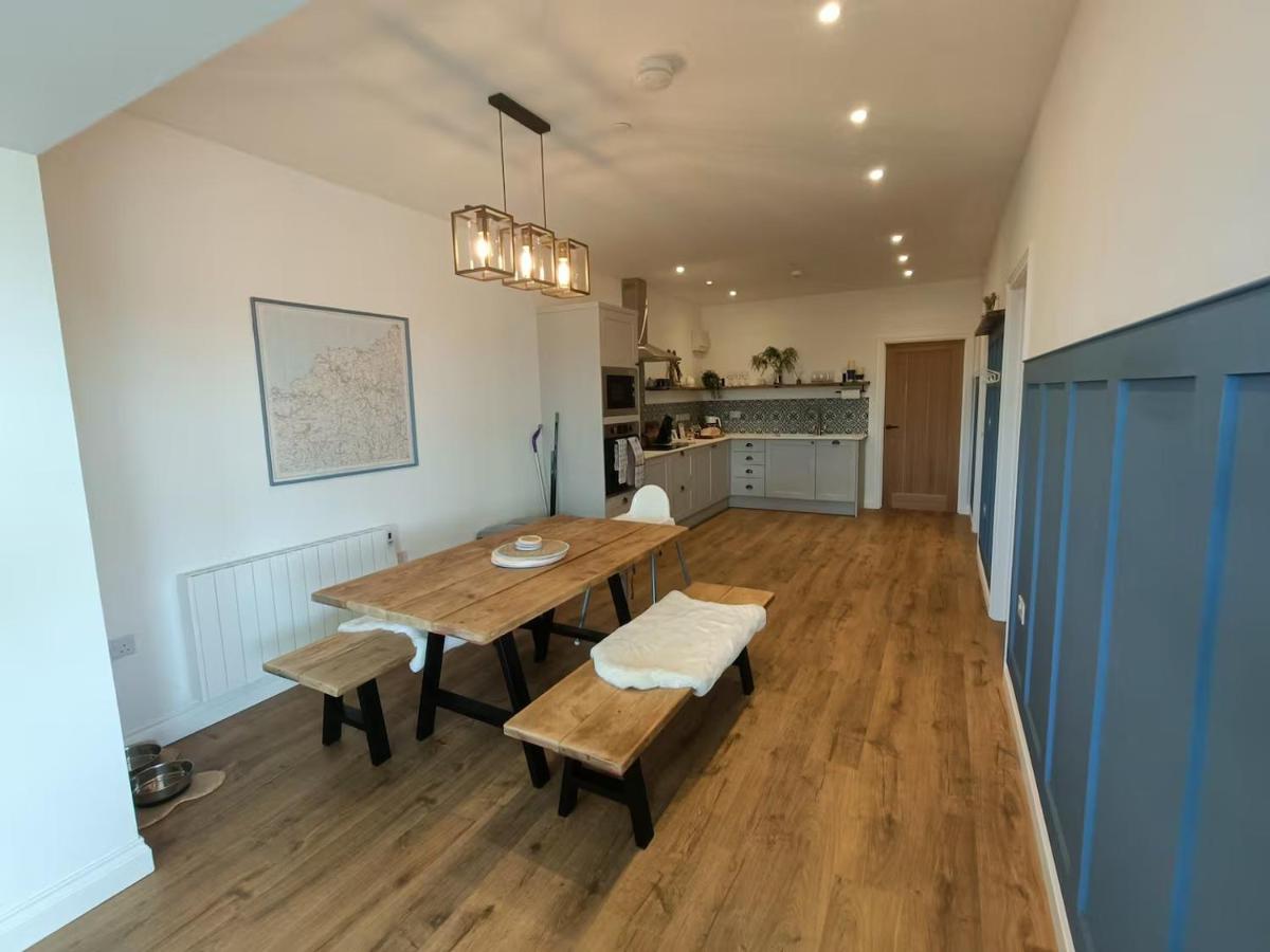 Aberporth 2-Bed Cottage Sleeps 4 & Pet Friendly - Housity