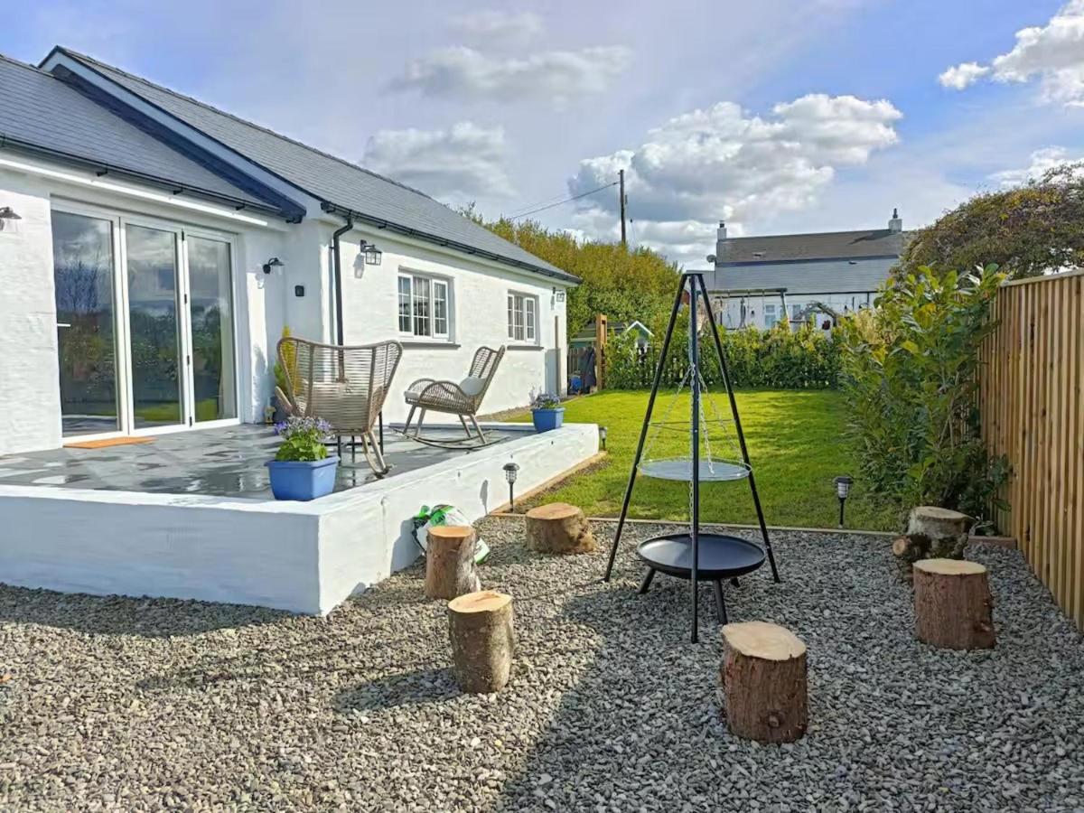 Aberporth 2-Bed Cottage Sleeps 4 & Pet Friendly - Housity