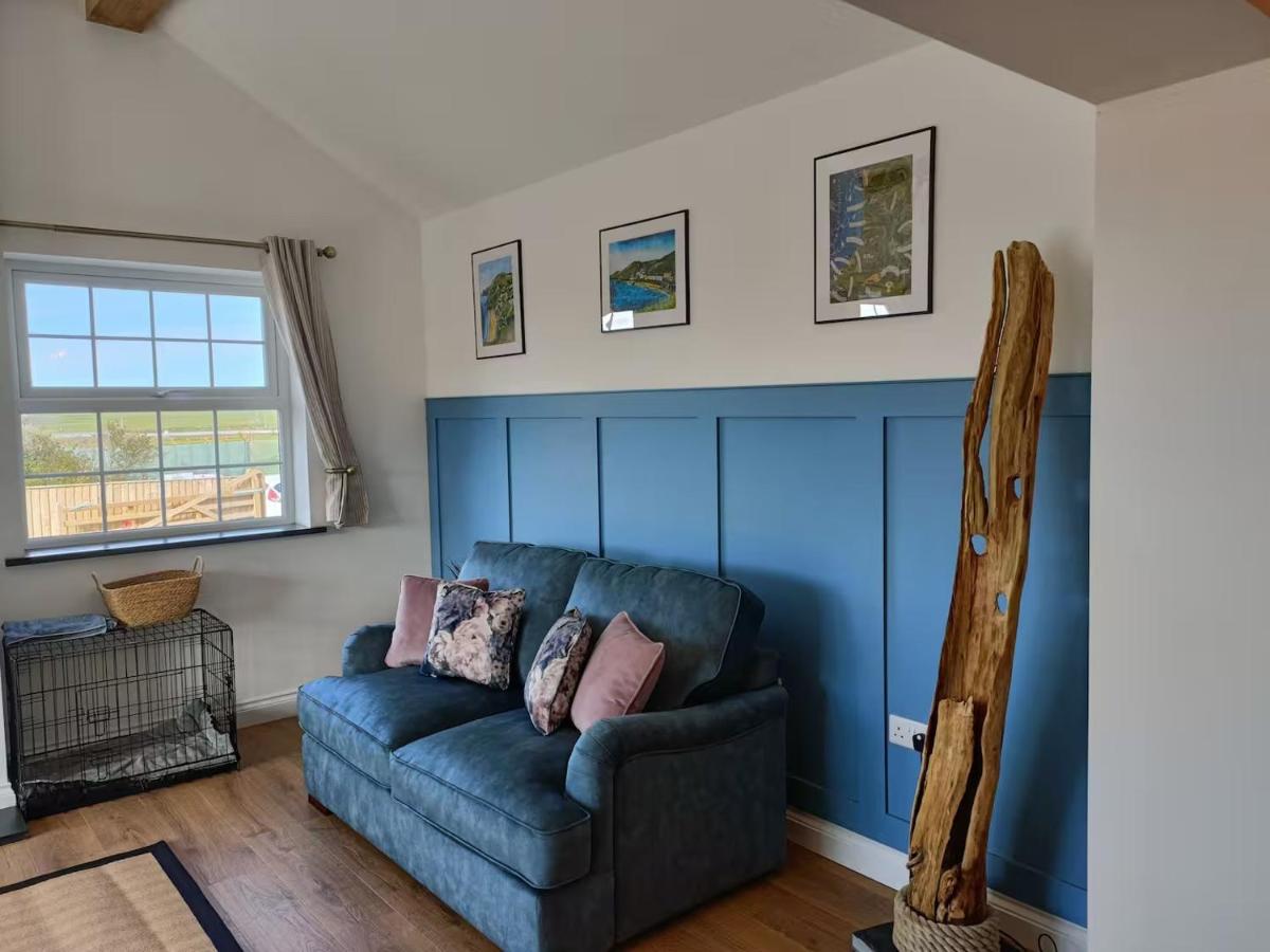 Aberporth 2-Bed Cottage Sleeps 4 & Pet Friendly - Housity