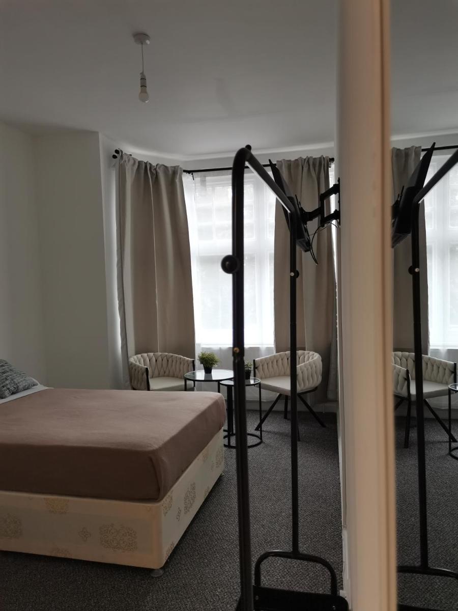 Chiswick Court Hotel - Housity