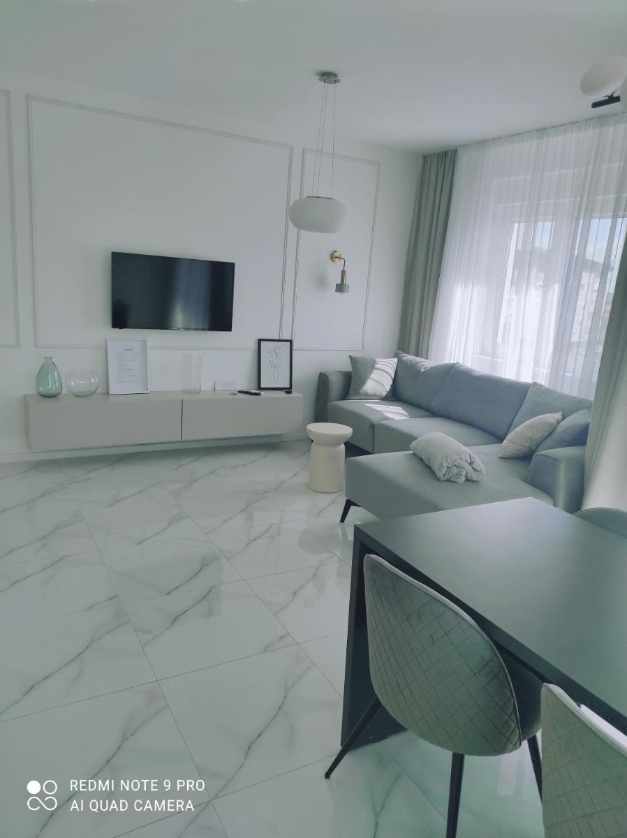 Lullaby Apartment Bijeljina - Balcony View & Private Garage - Housity