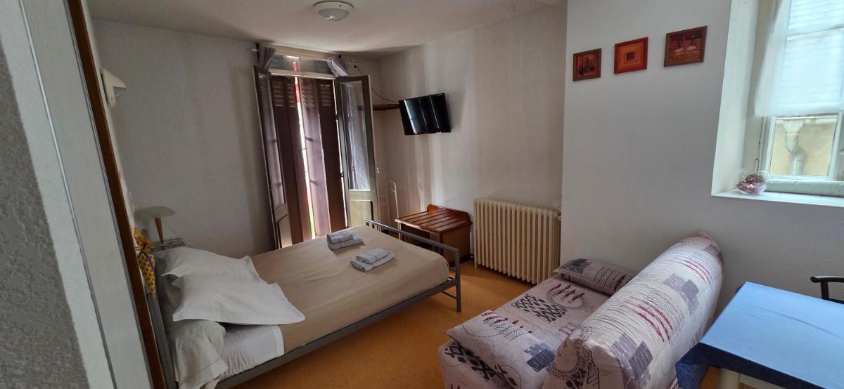 Hôtel des Touristes - Housity