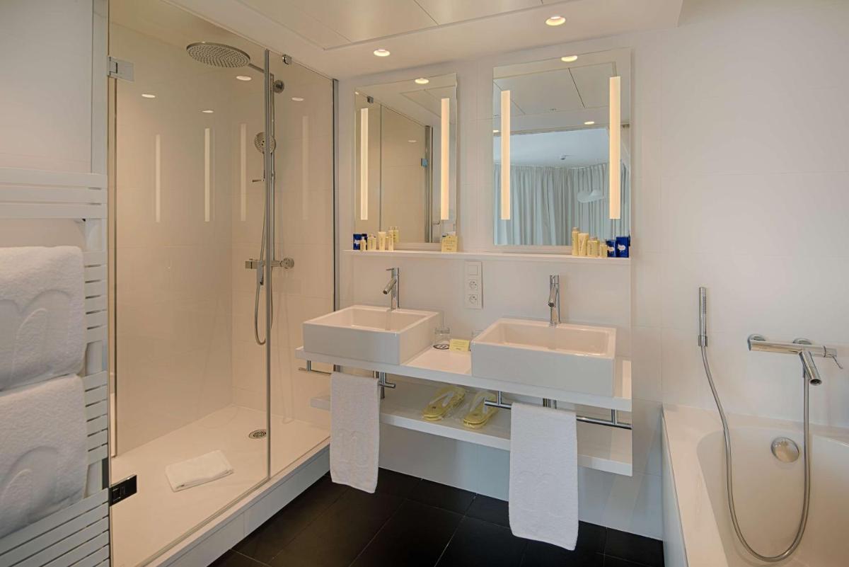 Salle de bains dans l'établissement nhow Marseille