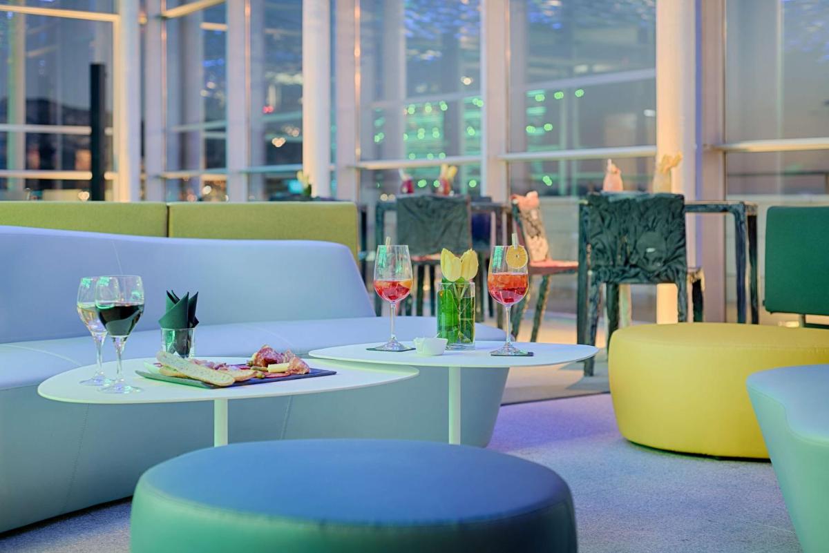 Coin salon dans l'établissement nhow Marseille
