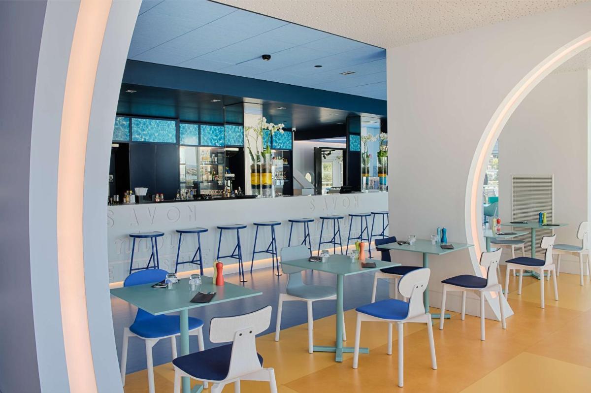 Restaurant ou autre lieu de restauration dans l'établissement nhow Marseille