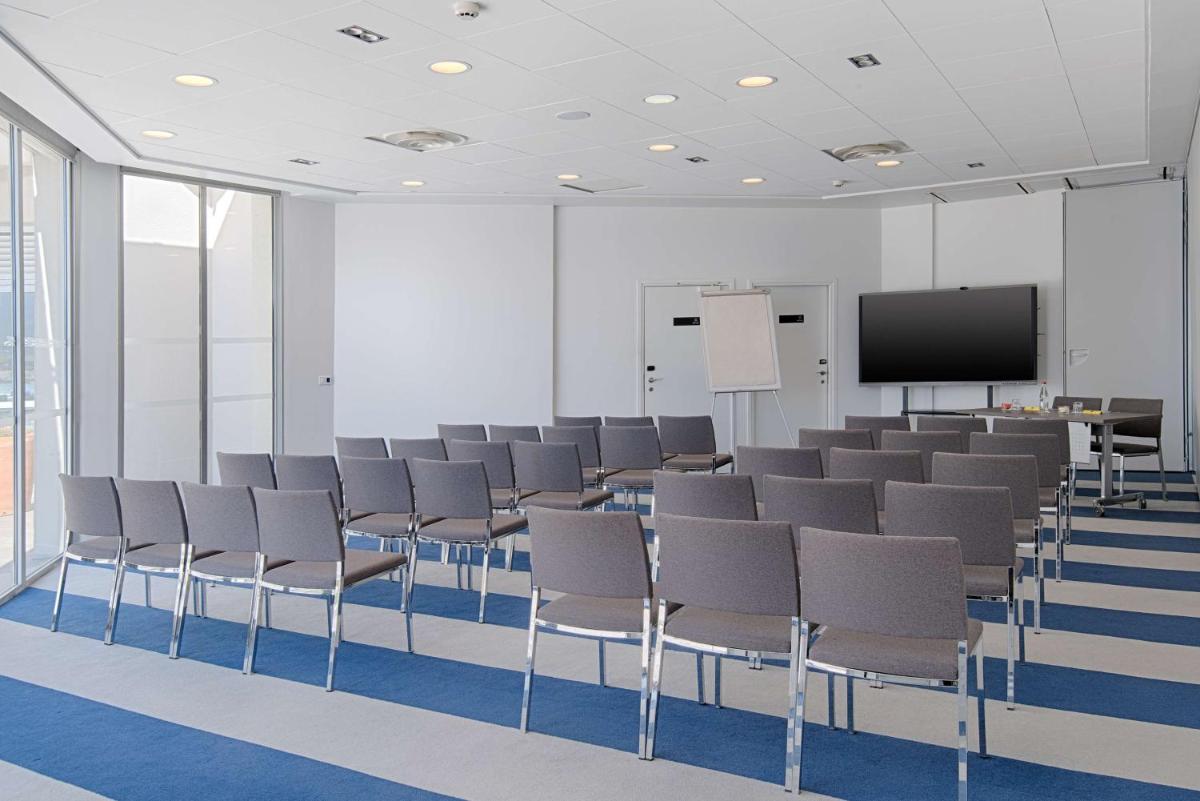 Espace de conférence ou salle de réunion dans l'établissement nhow Marseille