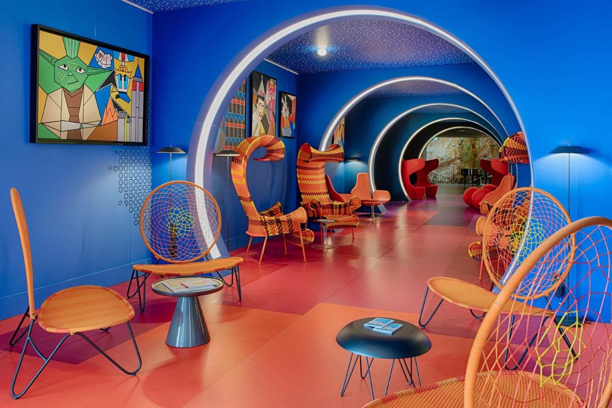 Coin salon dans l'établissement nhow Marseille