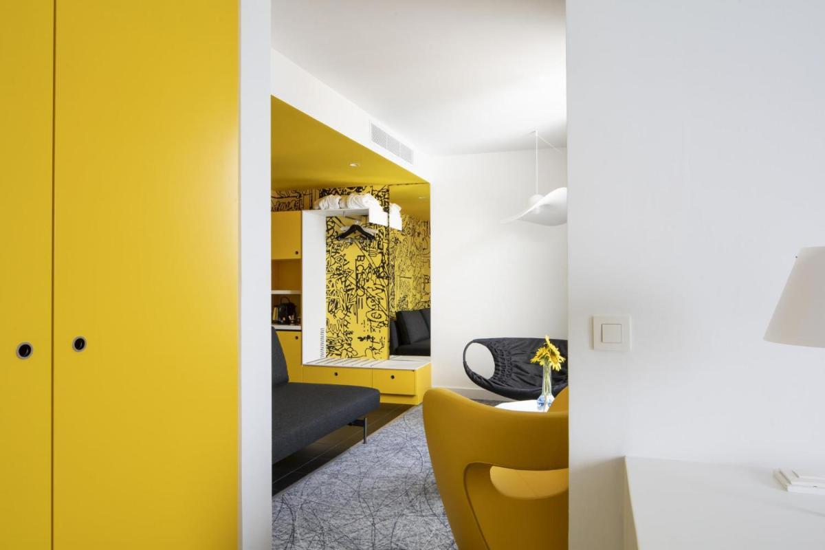 Coin salon dans l'établissement nhow Marseille
