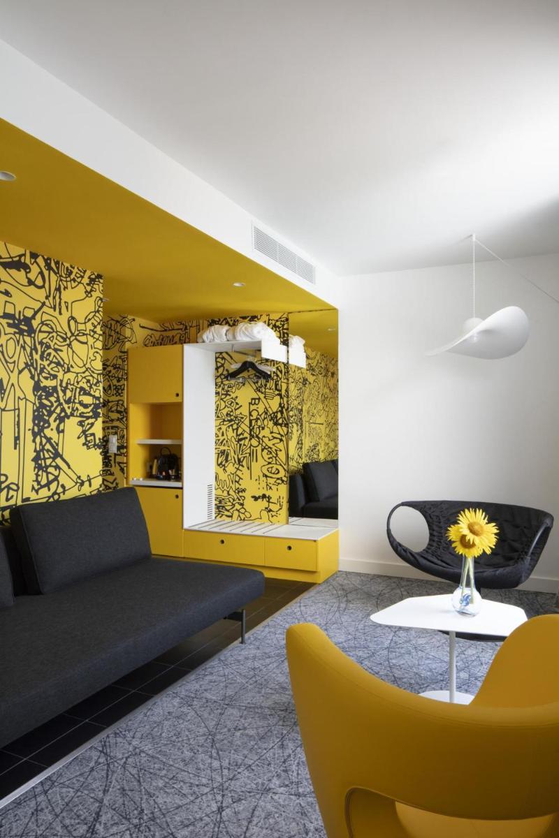 Coin salon dans l'établissement nhow Marseille