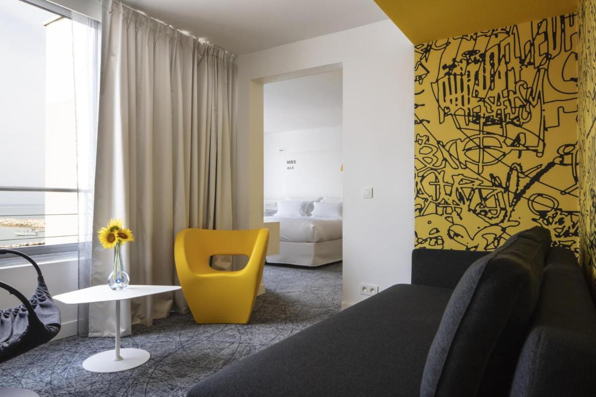 Coin salon dans l'établissement nhow Marseille