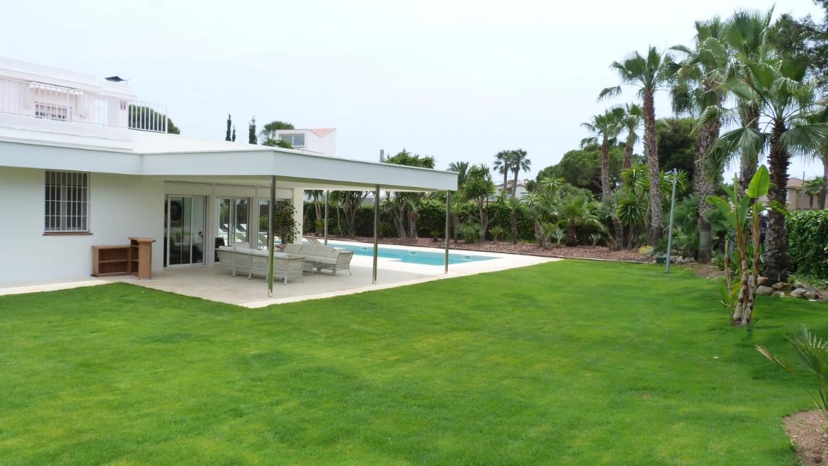 Luxury Beach House - Housity