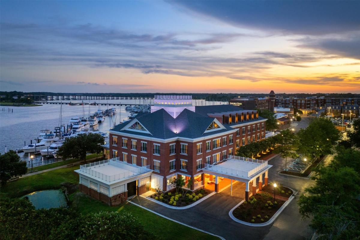 Tryon Riverfront Inn New Bern, Tapestry Collection By Hilton - Housity