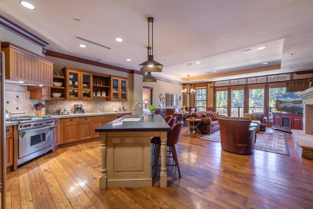 Reduce Rates w/ Skating Rink View in Northstar Village! Great Bear 404 - Housity
