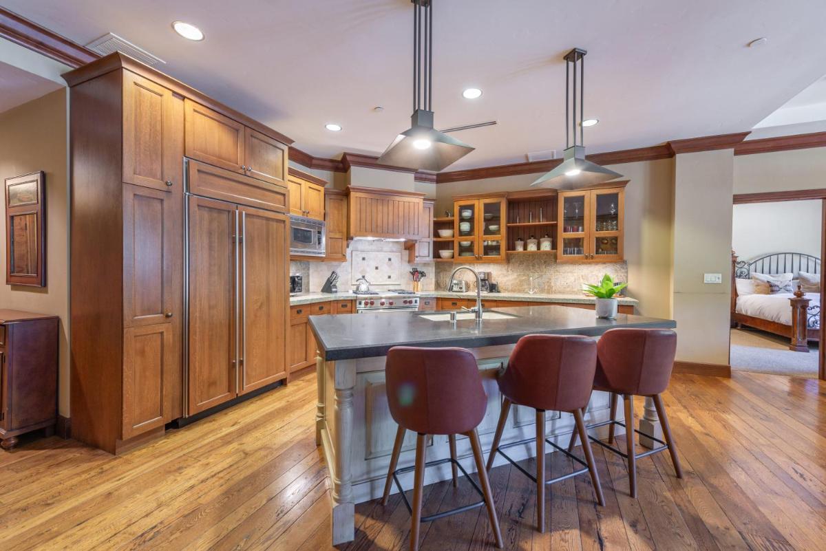 Reduce Rates w/ Skating Rink View in Northstar Village! Great Bear 404 - Housity