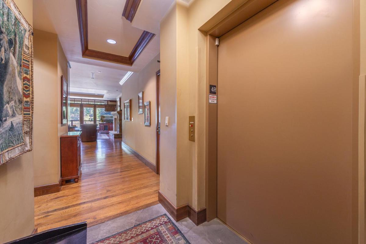 Reduce Rates w/ Skating Rink View in Northstar Village! Great Bear 404 - Housity