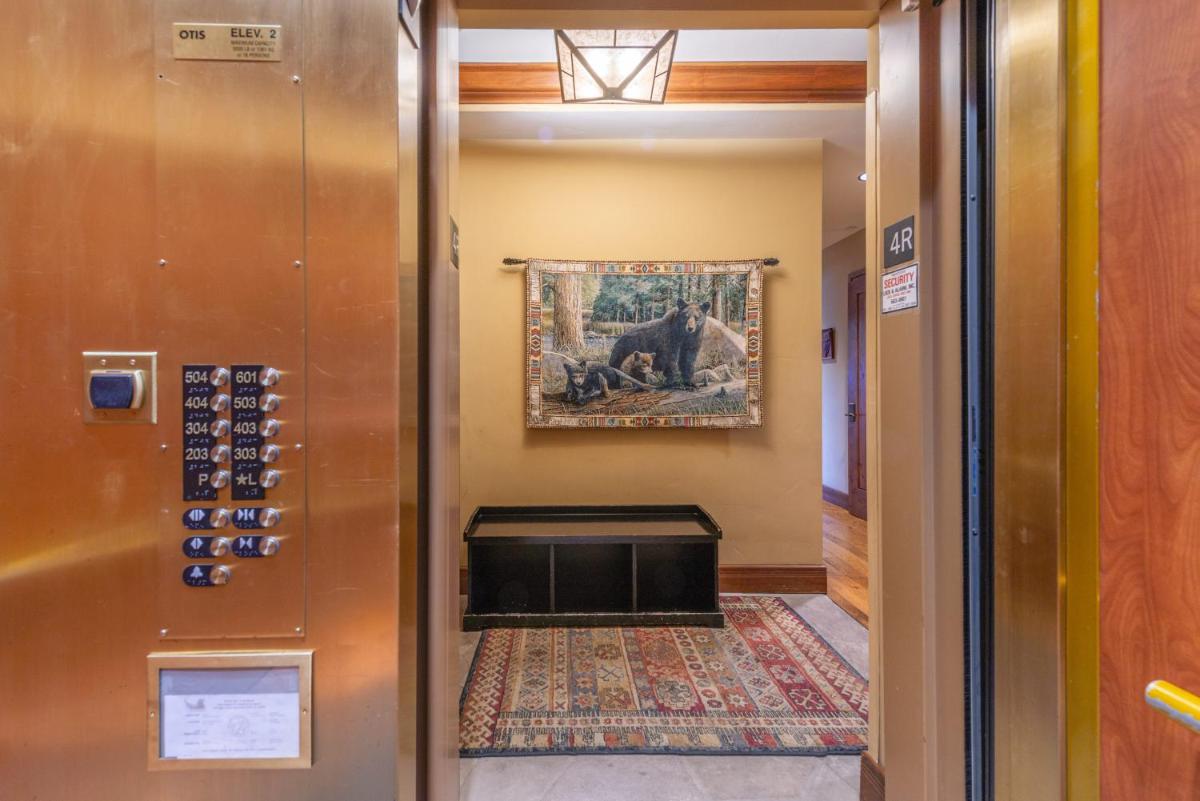 Reduce Rates w/ Skating Rink View in Northstar Village! Great Bear 404 - Housity