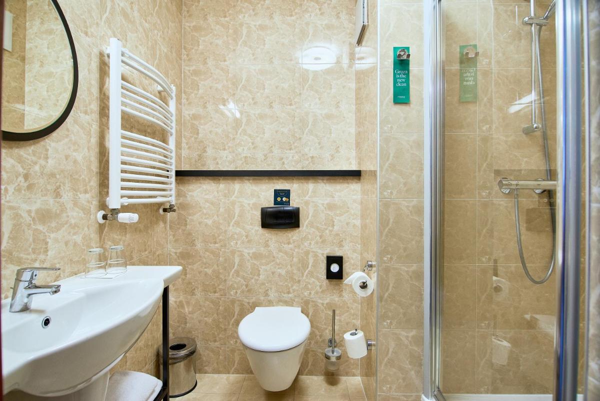 Metropolo by Golden Tulip Krakow - Housity