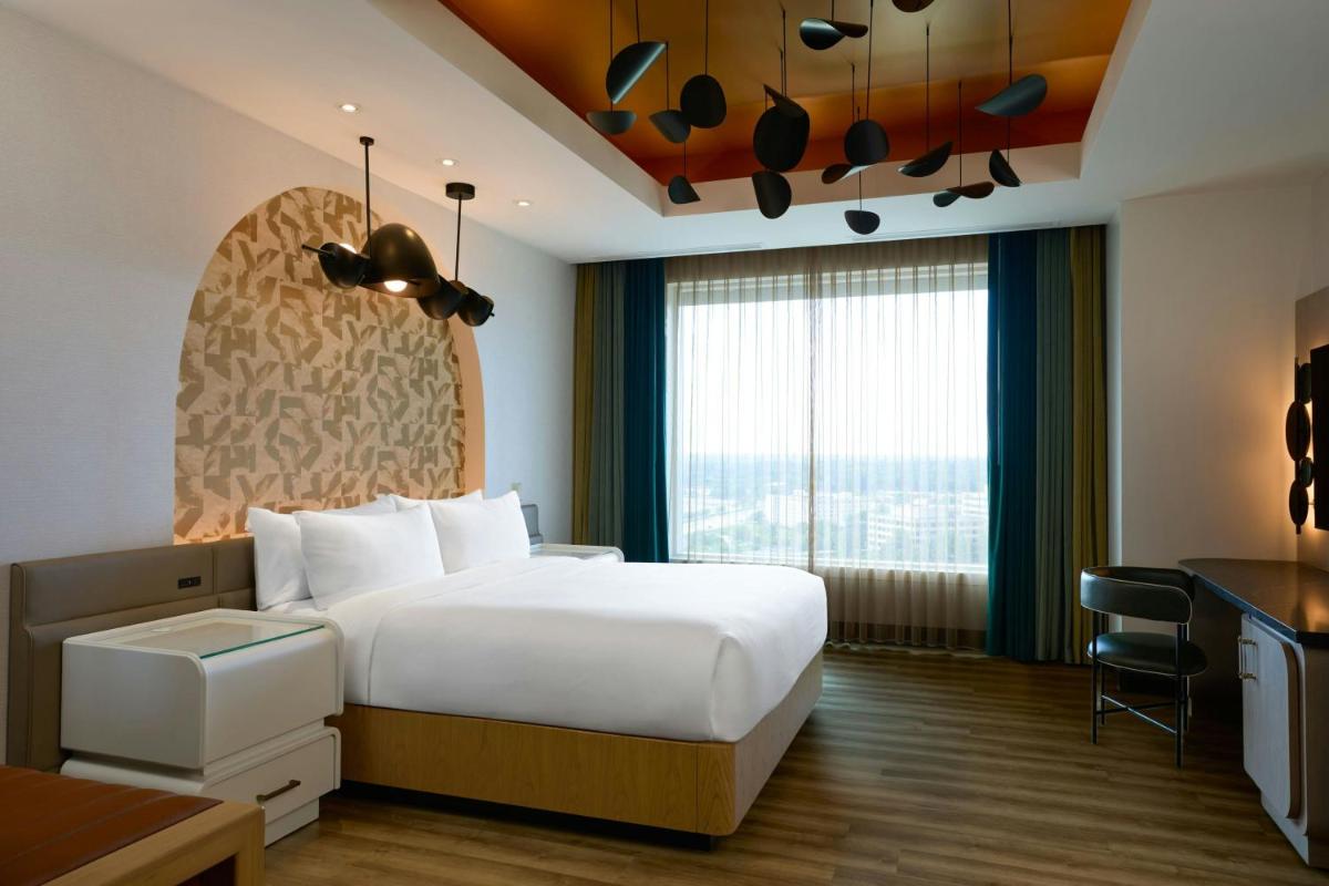Renaissance Schaumburg Convention Center Hotel - Housity