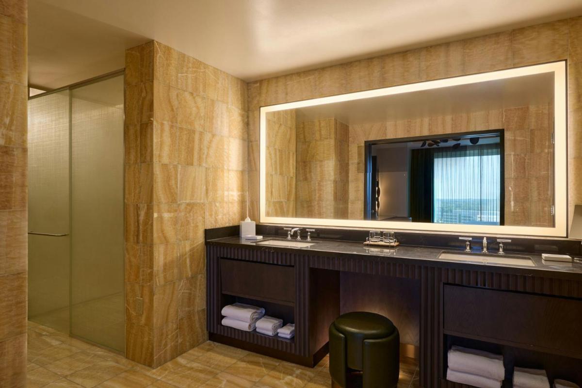 Renaissance Schaumburg Convention Center Hotel - Housity