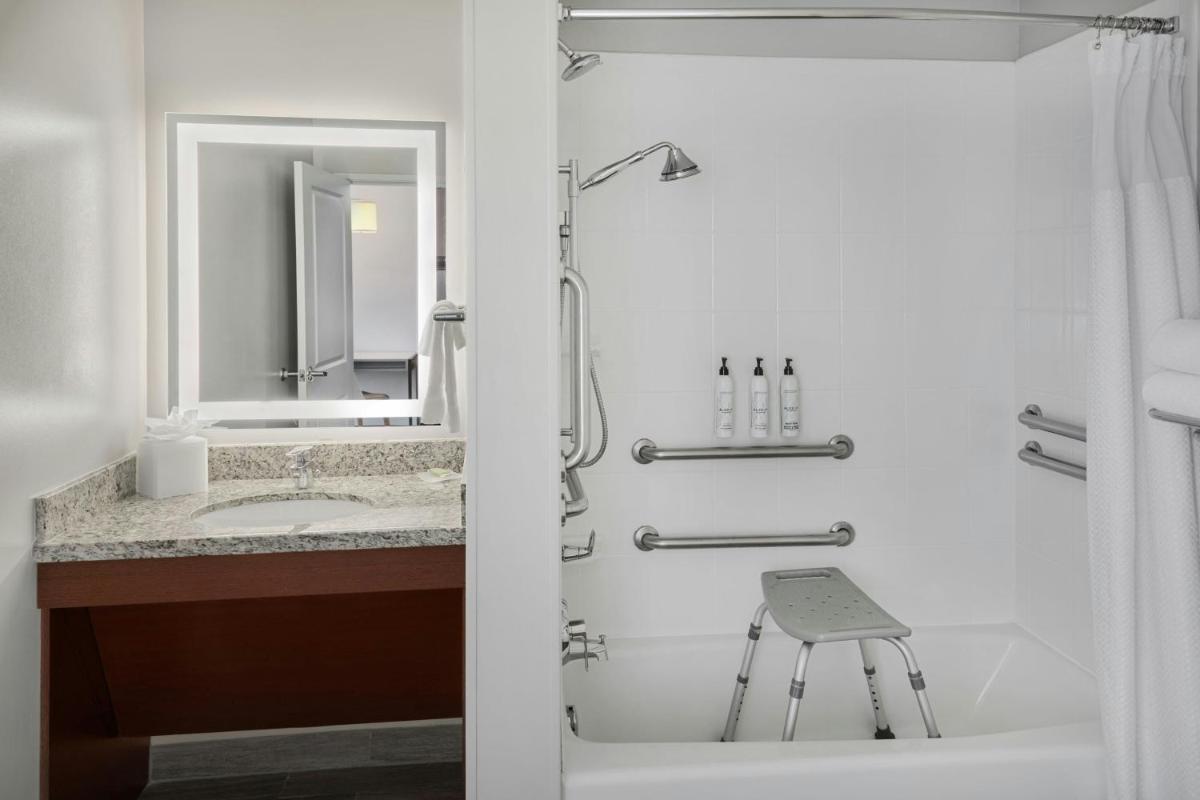 TownePlace Suites by Marriott Detroit Troy - Housity